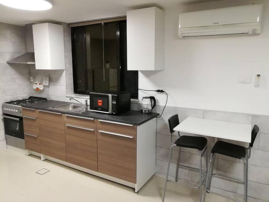 'C' Dazzling Modern 2 Bdrm Apt In Khalda Free Wifi Amman Exterior foto